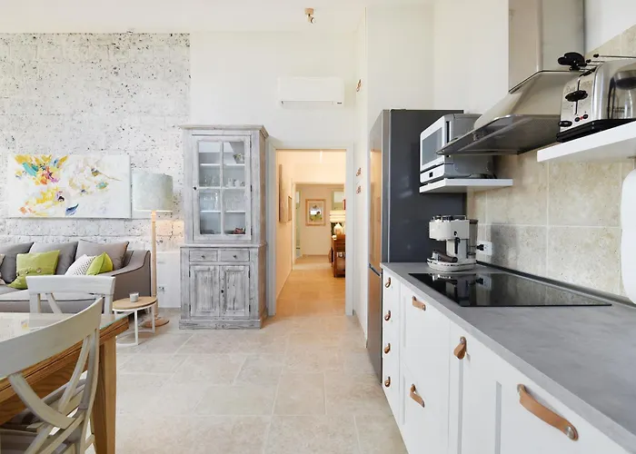 Tozzoli 'top' Floor Apartment Sorrento